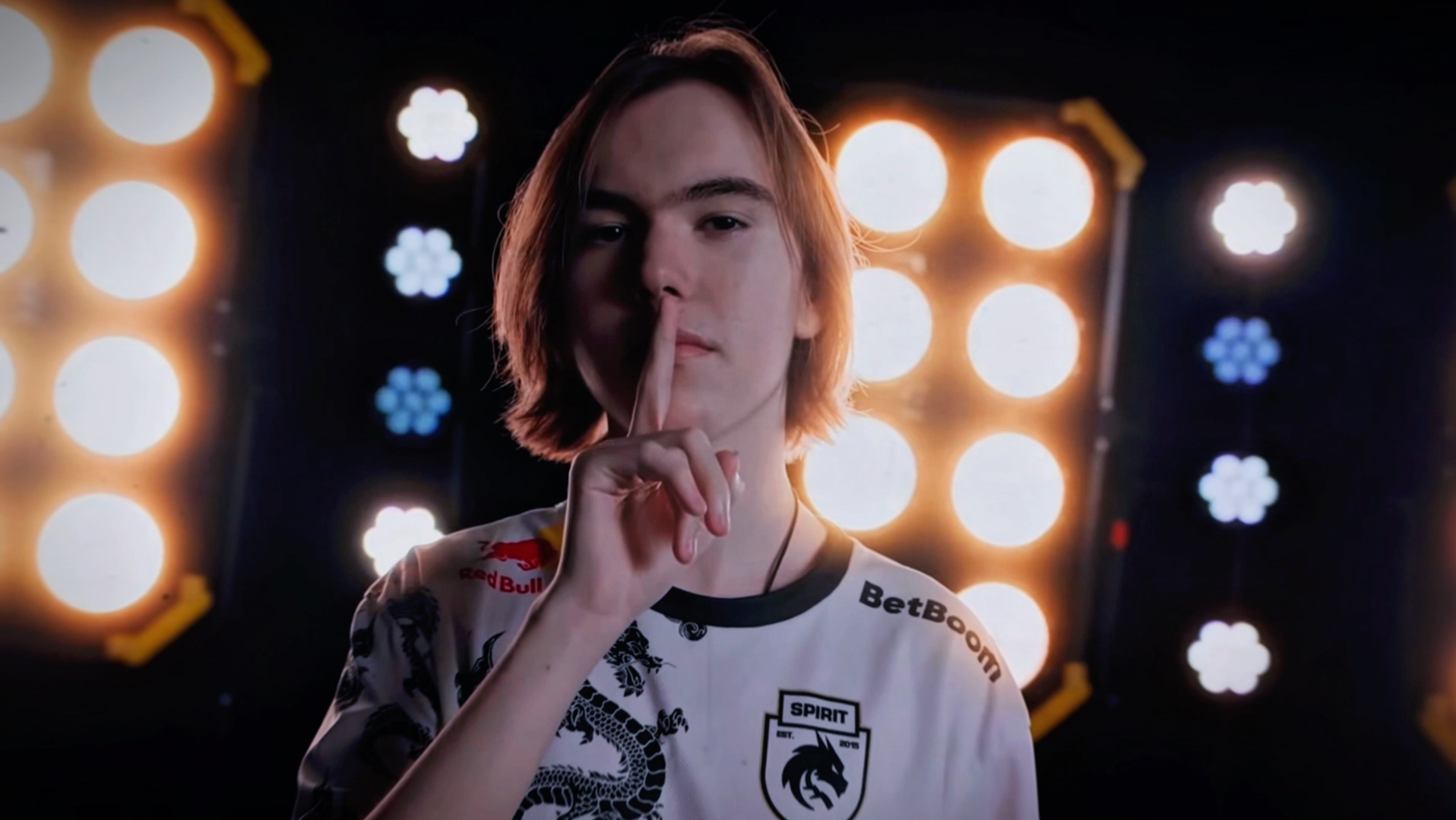 这能逆转吗？小三大嘴全力开火，击杀了 Leyan 团队处于巨大的劣势，扭转了局面